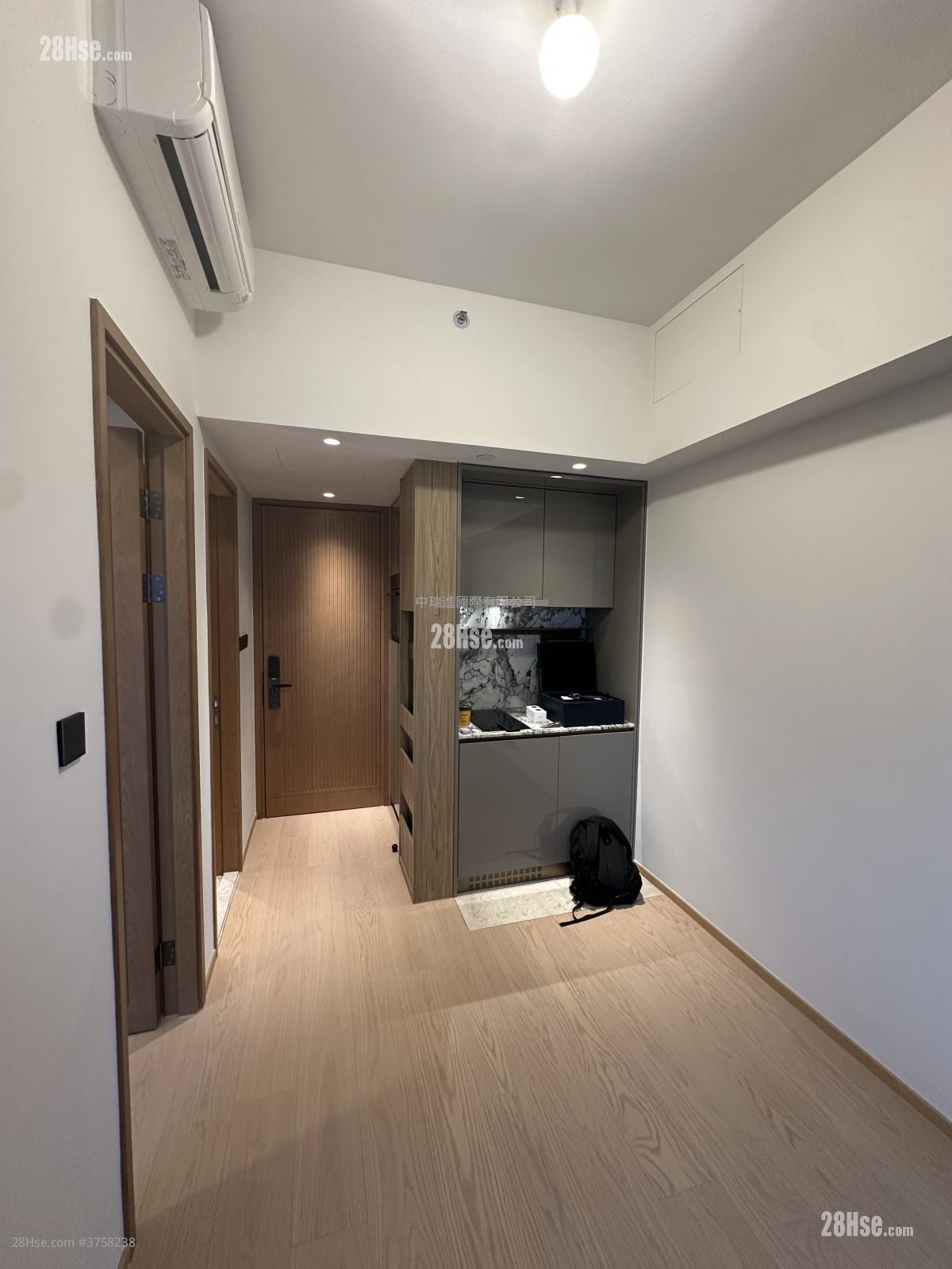 高临 租盘 1 房 , 1 浴室 270 平方尺