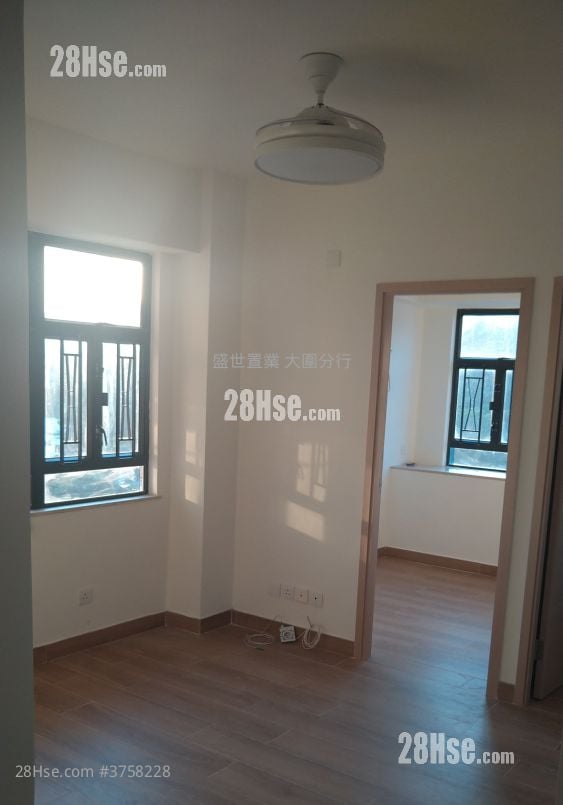 Wai Wah Centre Sell 2 Bedrooms , 1 Bathroom 358 ft²
