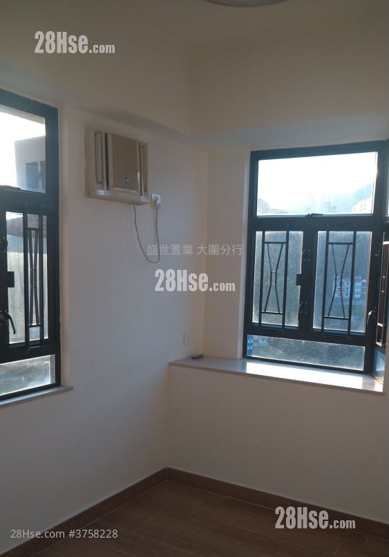 Wai Wah Centre Sell 2 Bedrooms , 1 Bathroom 358 ft²