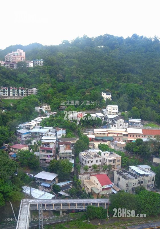 Wai Wah Centre Sell 2 Bedrooms , 1 Bathroom 358 ft²