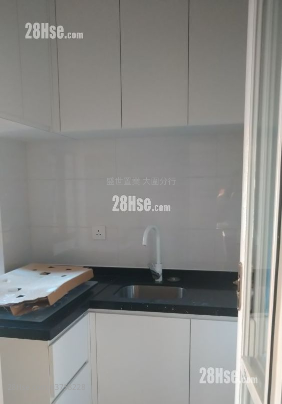 Wai Wah Centre Sell 2 Bedrooms , 1 Bathroom 358 ft²