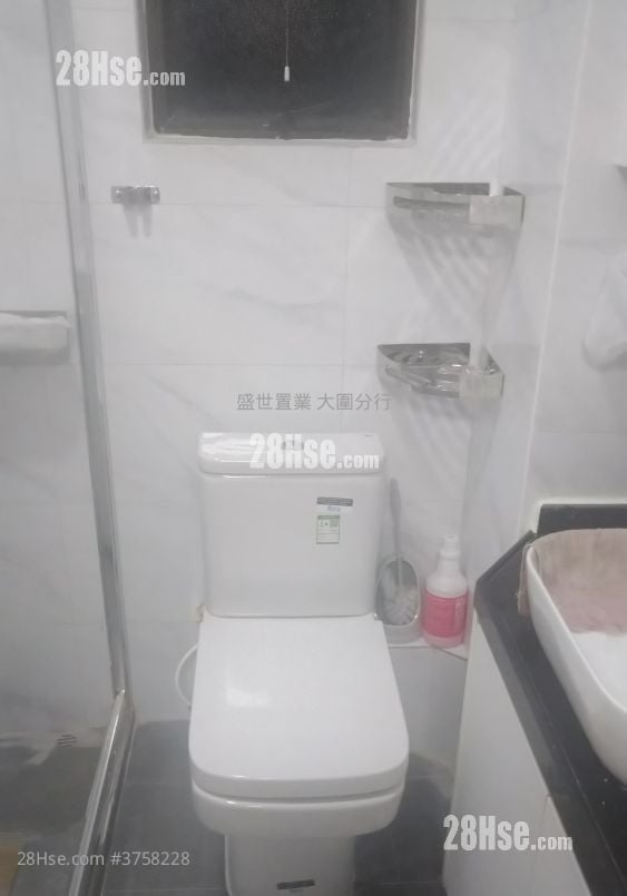 Wai Wah Centre Sell 2 Bedrooms , 1 Bathroom 358 ft²