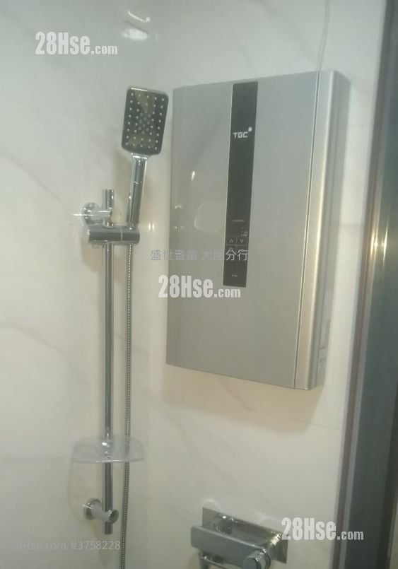 Wai Wah Centre Sell 2 Bedrooms , 1 Bathroom 358 ft²