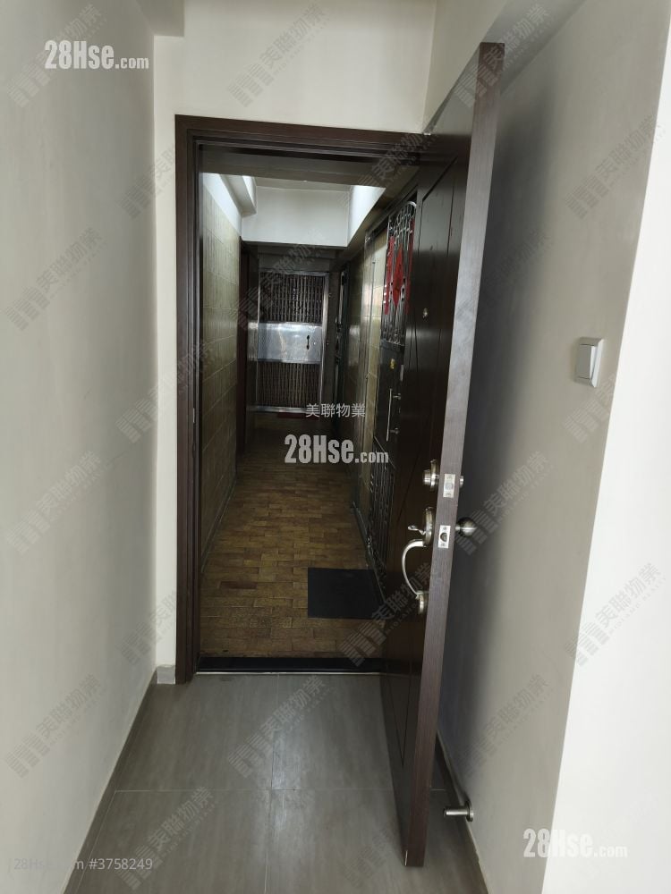 Ho Shun Lee Building Sell 2 Bedrooms , 1 Bathroom 309 ft²