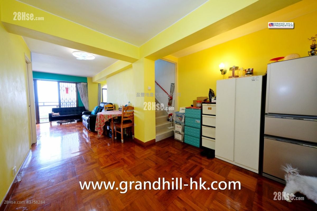 村屋 售盘 3 房 , 1 浴室 700 平方尺