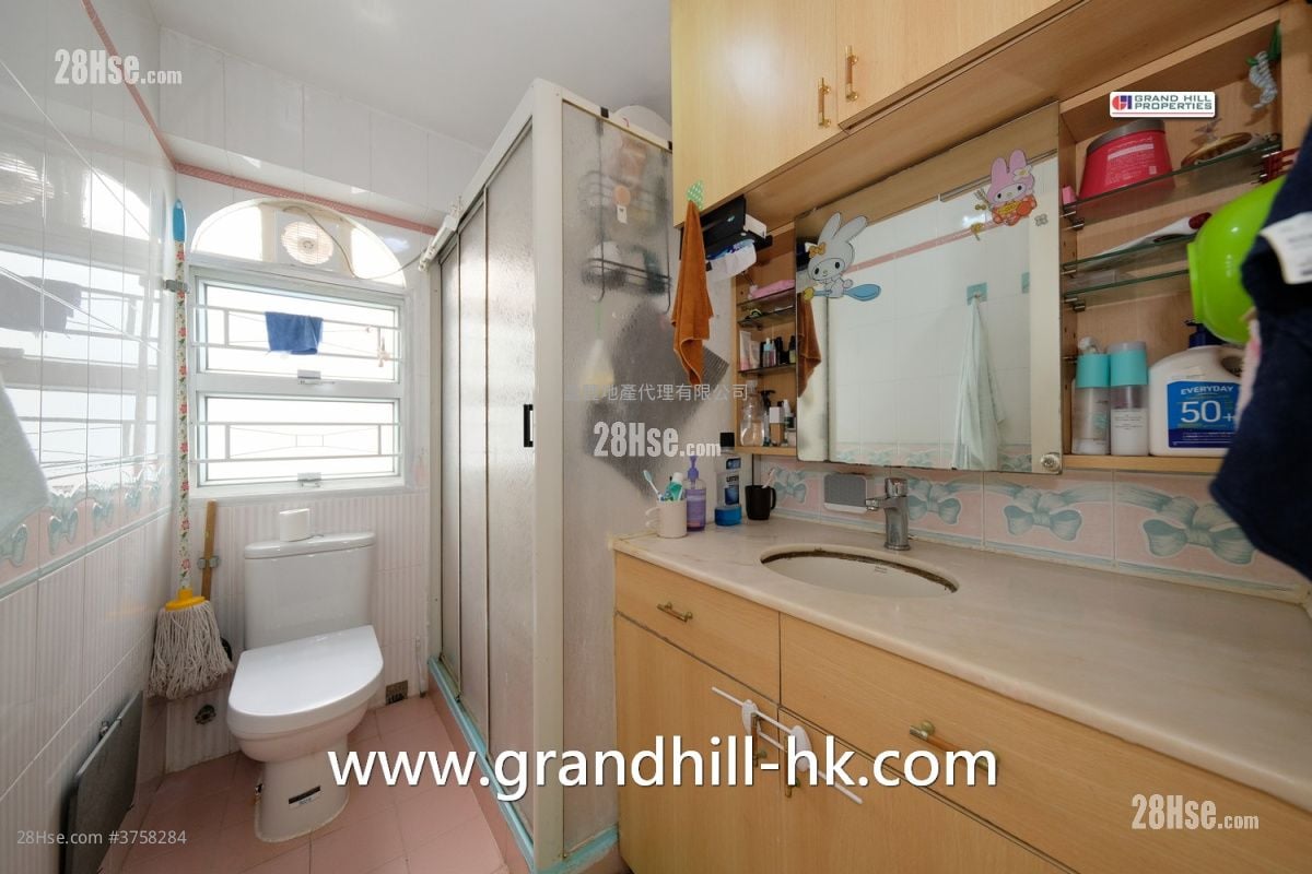 村屋 售盘 3 房 , 1 浴室 700 平方尺