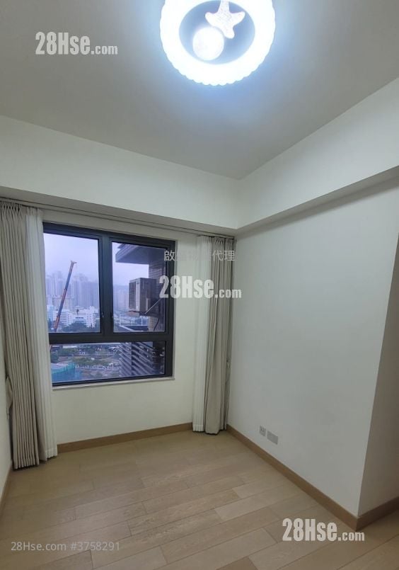 Victoria Skye Sell 4 Bedrooms , 2 Bathrooms 1,190 ft²