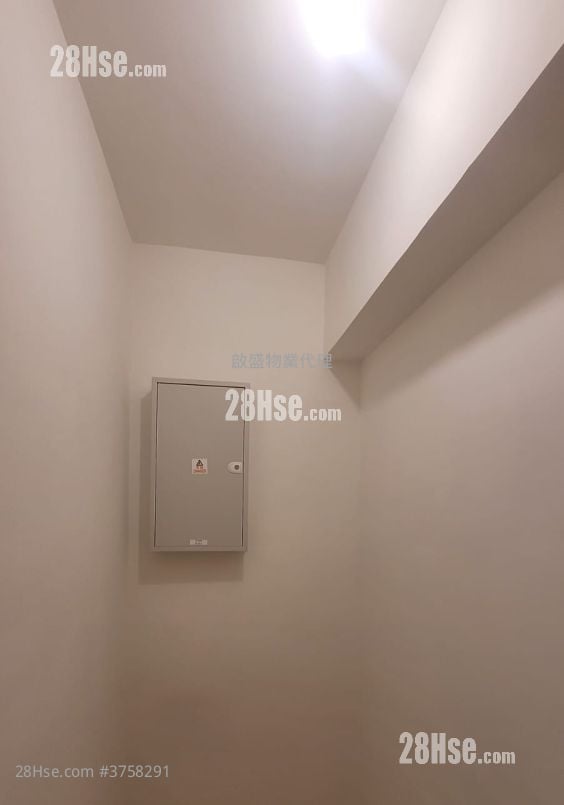 Victoria Skye Sell 4 Bedrooms , 2 Bathrooms 1,190 ft²