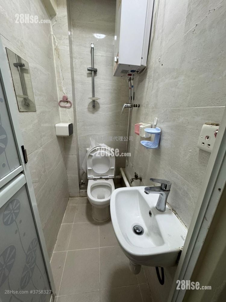 富贵大厦 租盘 2 房 304 平方尺