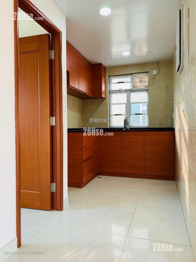 Village Sell 3 Bedrooms , 2 Bathrooms 630 ft²