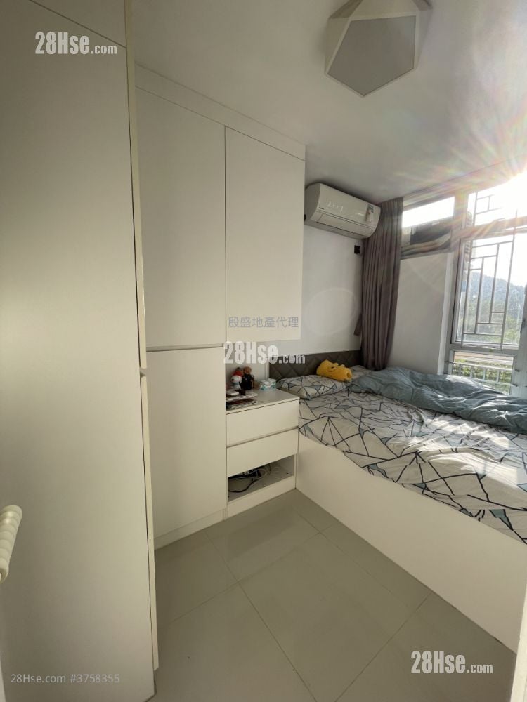 Ka Shun Court Sell 2 Bedrooms , 1 Bathroom 449 ft²