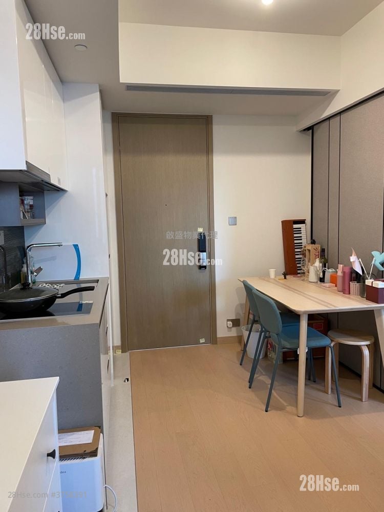 K. Summit Sell Studio , 1 Bathroom 287 ft²