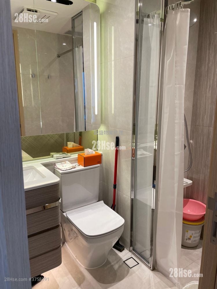 K. Summit Sell Studio , 1 Bathroom 287 ft²