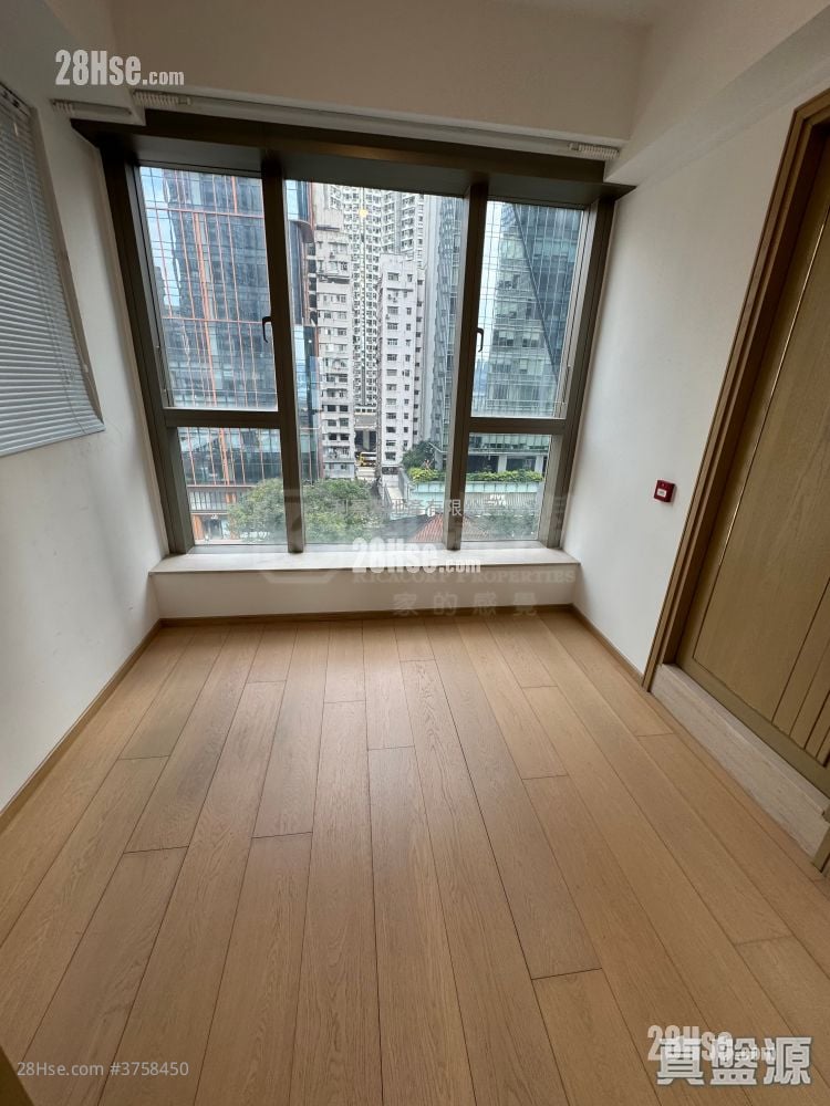 维港颂 售盘 3 房 , 1 浴室 1,064 平方尺