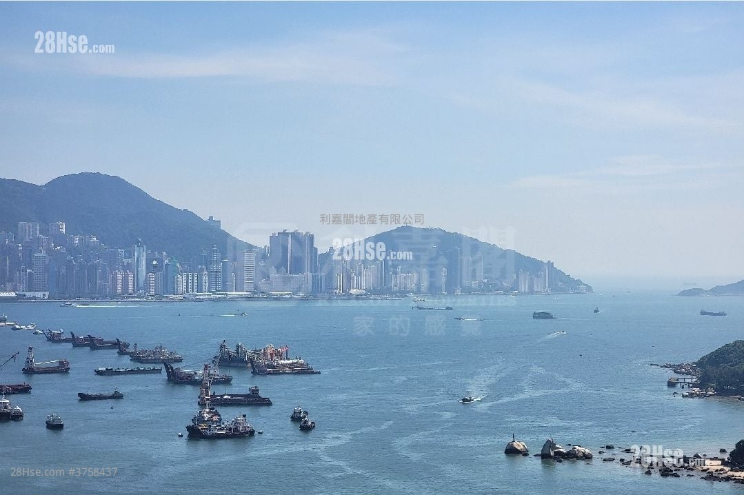 Cullinan West Sell 4 Bedrooms , 3 Bathrooms 1,214 ft²