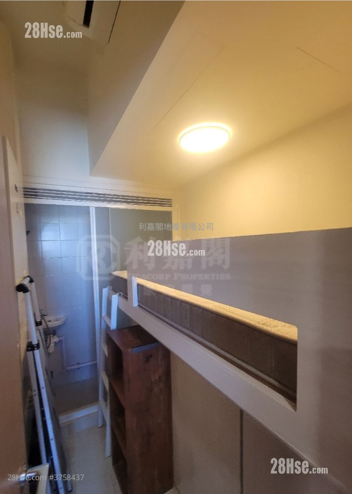 Cullinan West Sell 4 Bedrooms , 3 Bathrooms 1,214 ft²