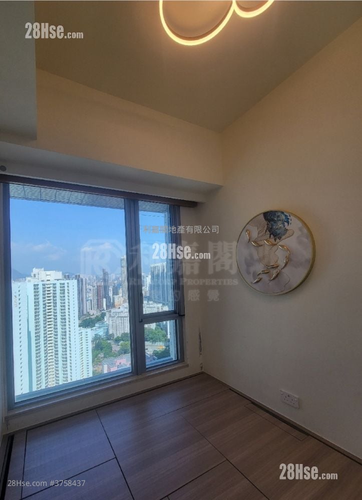 Cullinan West Sell 4 Bedrooms , 3 Bathrooms 1,214 ft²