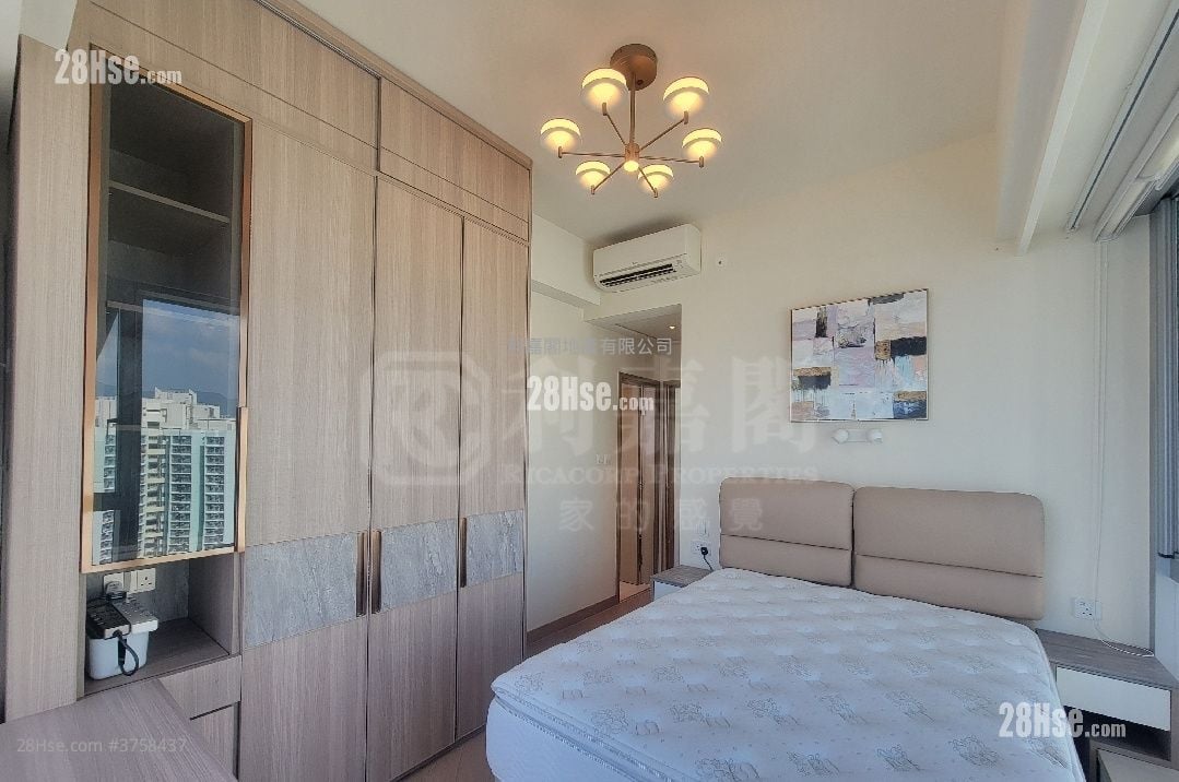 Cullinan West Sell 4 Bedrooms , 3 Bathrooms 1,214 ft²