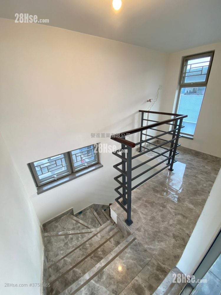 村屋 租盘 3 房 , 2 浴室 700 平方尺