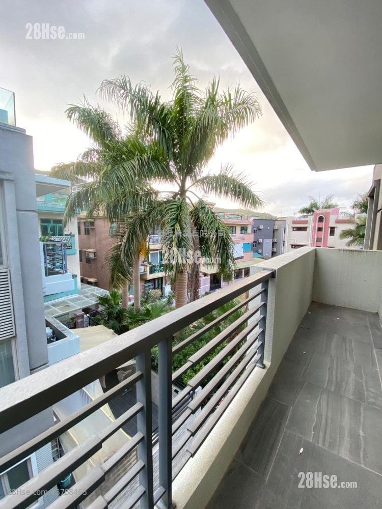 村屋 租盘 3 房 , 2 浴室 700 平方尺