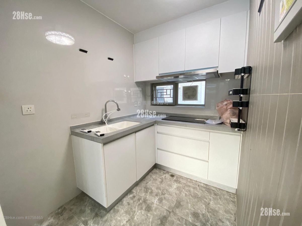 村屋 租盘 3 房 , 2 浴室 700 平方尺