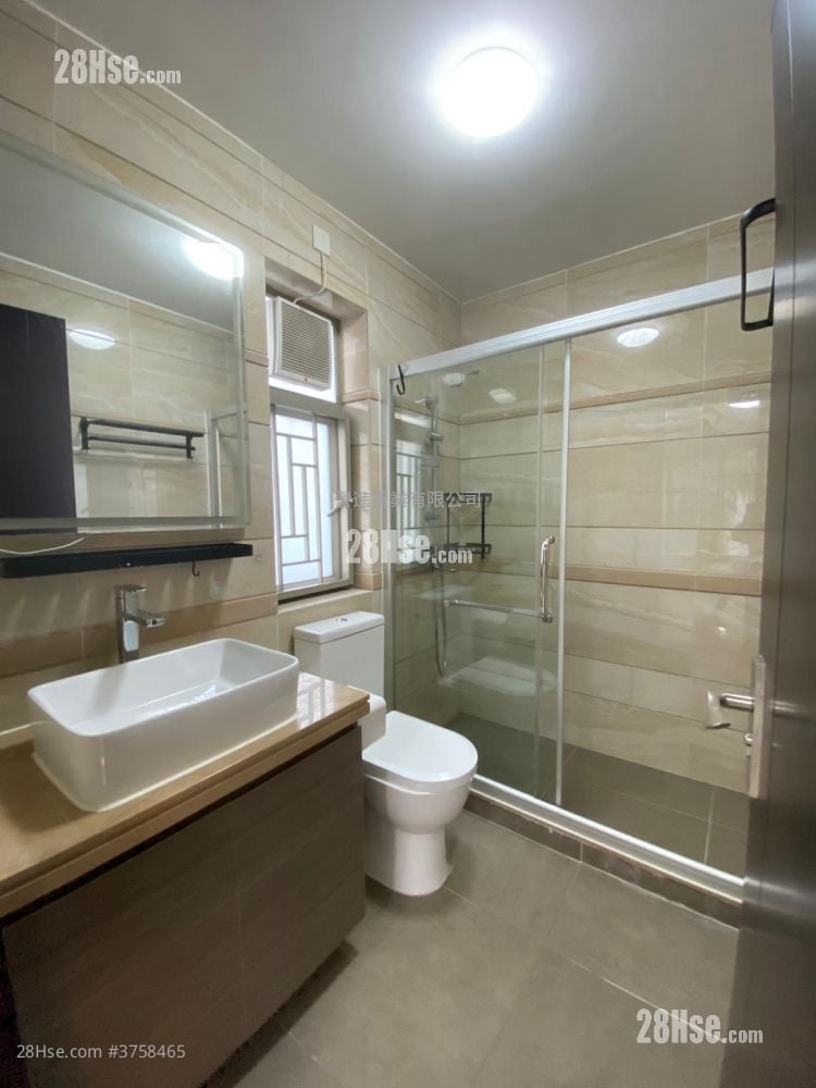 村屋 租盘 3 房 , 2 浴室 700 平方尺