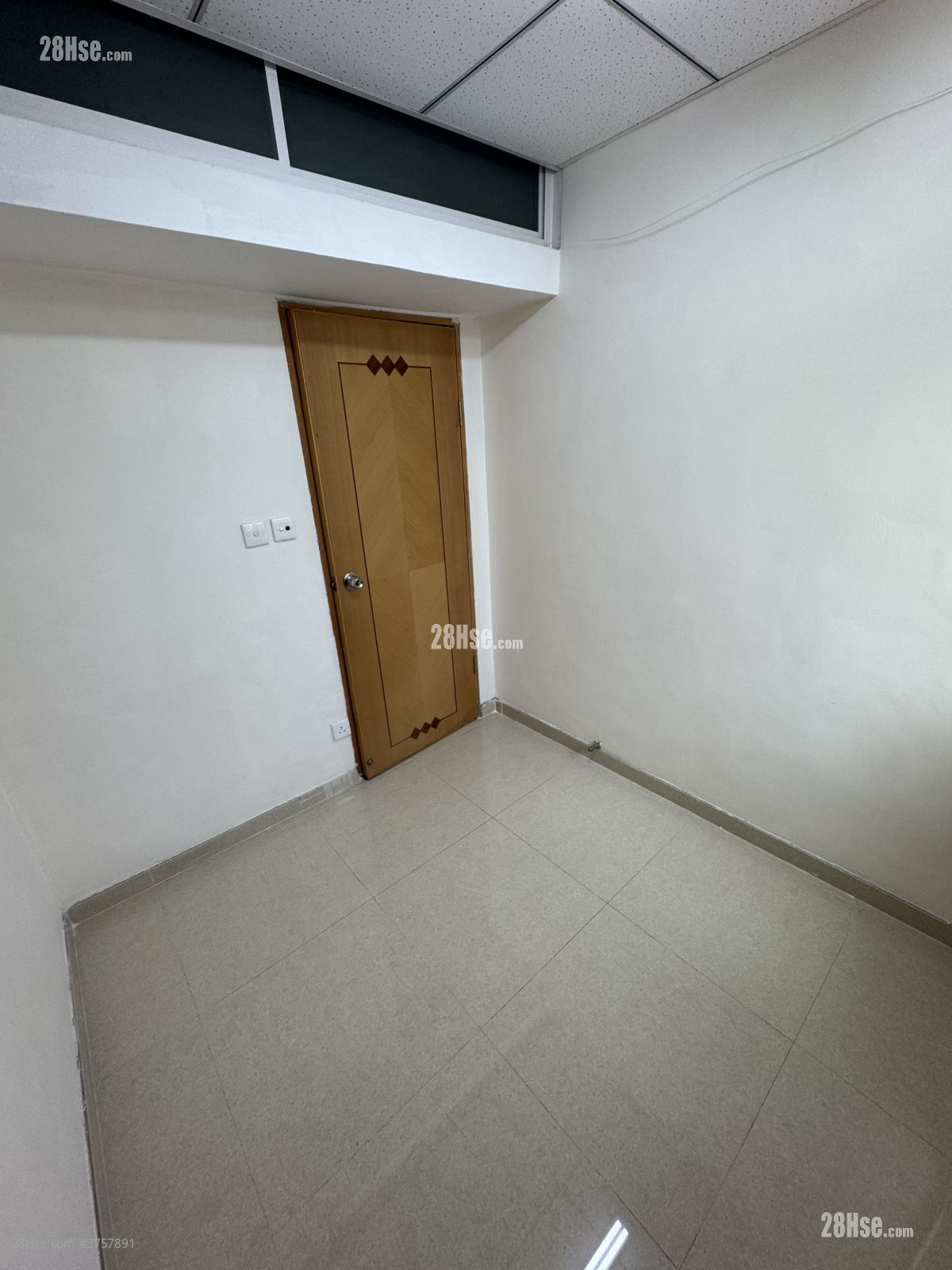 鍾屋村 租盤 2 房 , 1 浴室 400 平方呎