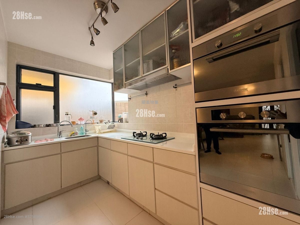 村屋 售盘 4 房 , 3 浴室 1,400 平方尺