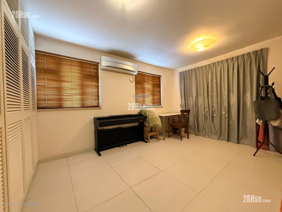 村屋 售盘 4 房 , 3 浴室 1,400 平方尺