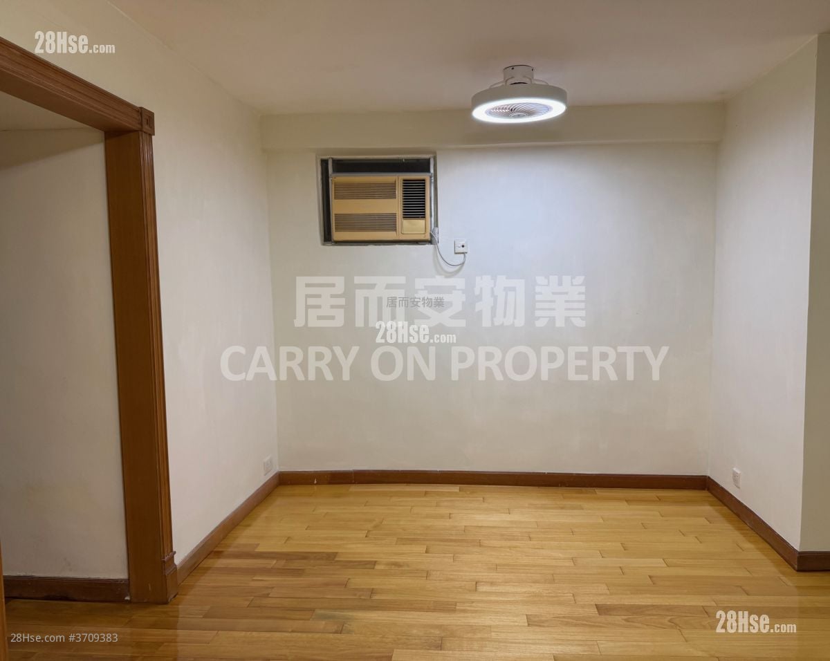 Riviera Gardens Rental 3 Bedrooms , 1 Bathroom 558 ft²