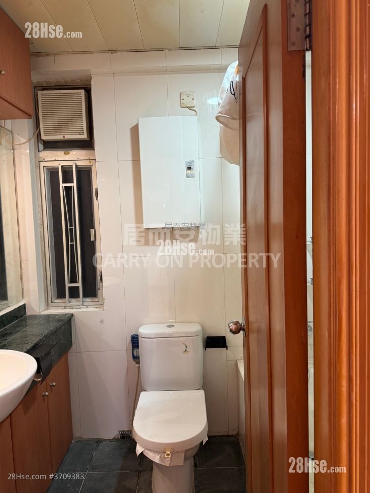 Riviera Gardens Rental 3 Bedrooms , 1 Bathroom 558 ft²