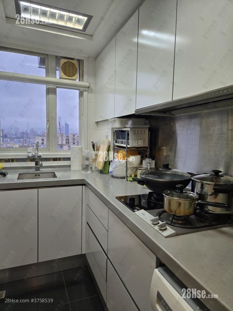 The Palace Sell 2 Bedrooms 673 ft²