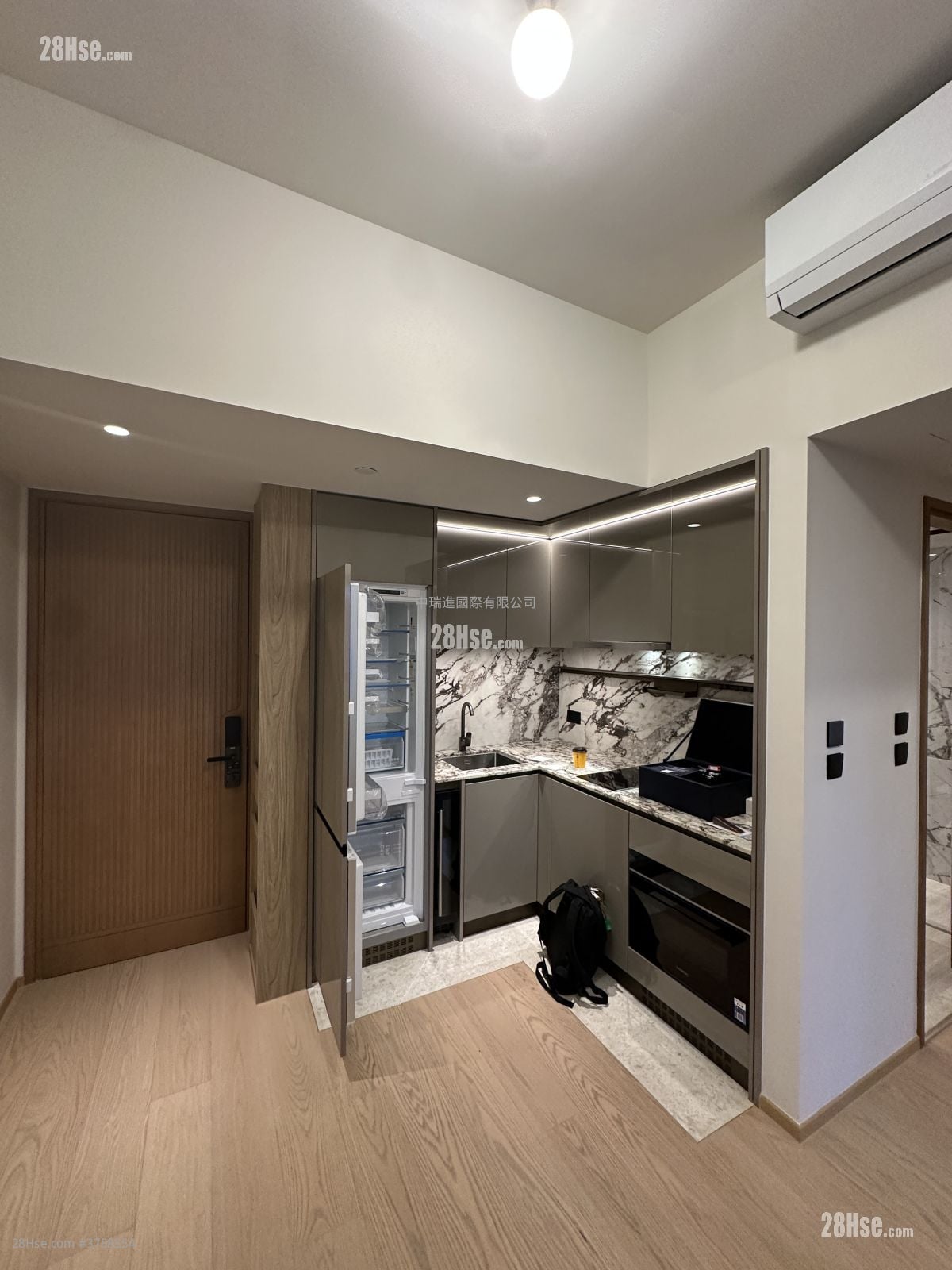 Topside Residence Rental 2 Bedrooms , 1 Bathroom 414 ft²