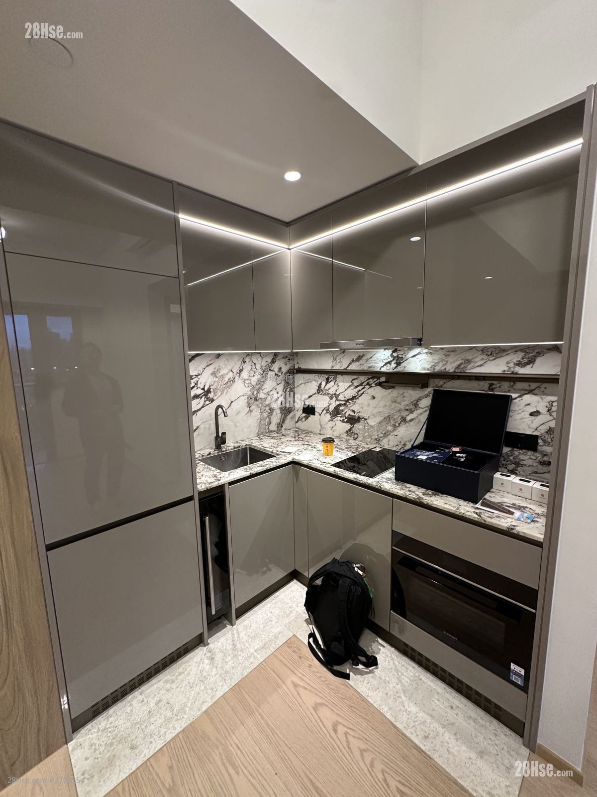 Topside Residence Rental 2 Bedrooms , 1 Bathroom 414 ft²