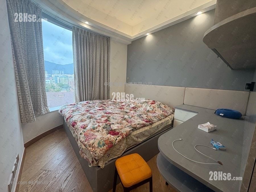 128 Waterloo Sell 4 Bedrooms 1,258 ft²