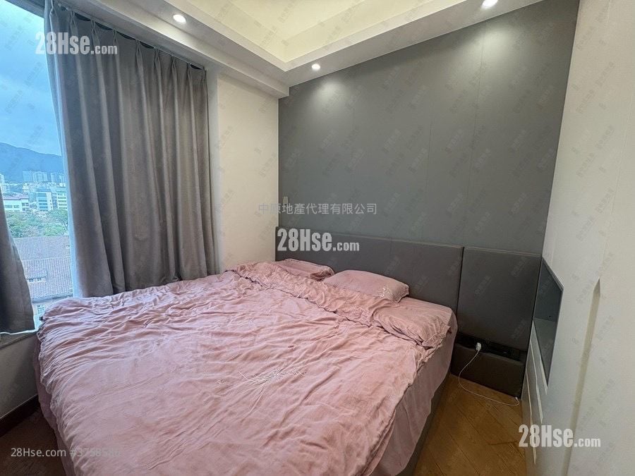 128 Waterloo Sell 4 Bedrooms 1,258 ft²