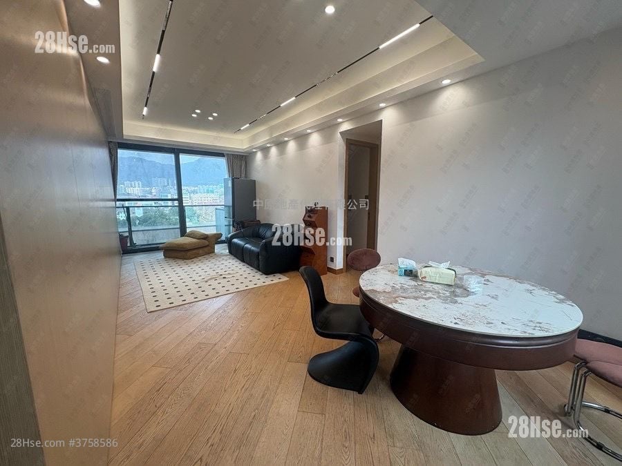 128 Waterloo Sell 4 Bedrooms 1,258 ft²