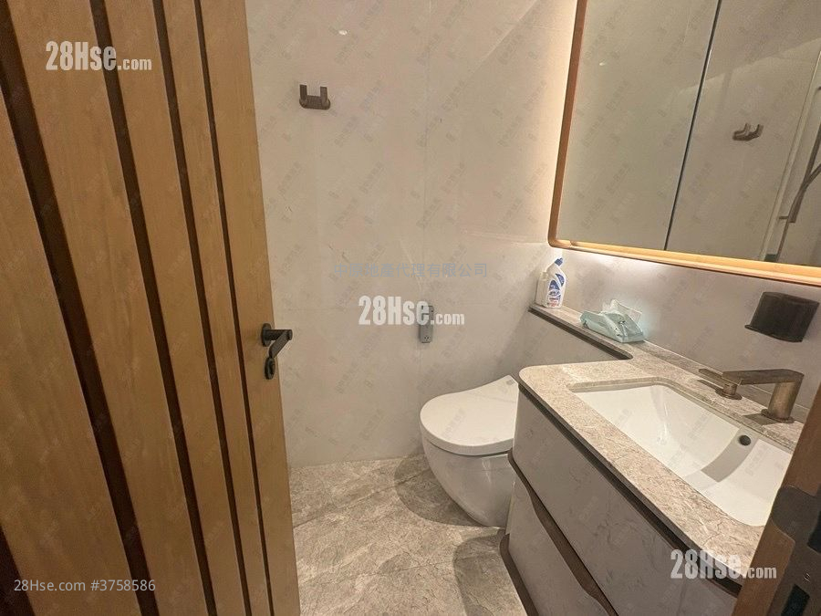 128 Waterloo Sell 4 Bedrooms 1,258 ft²