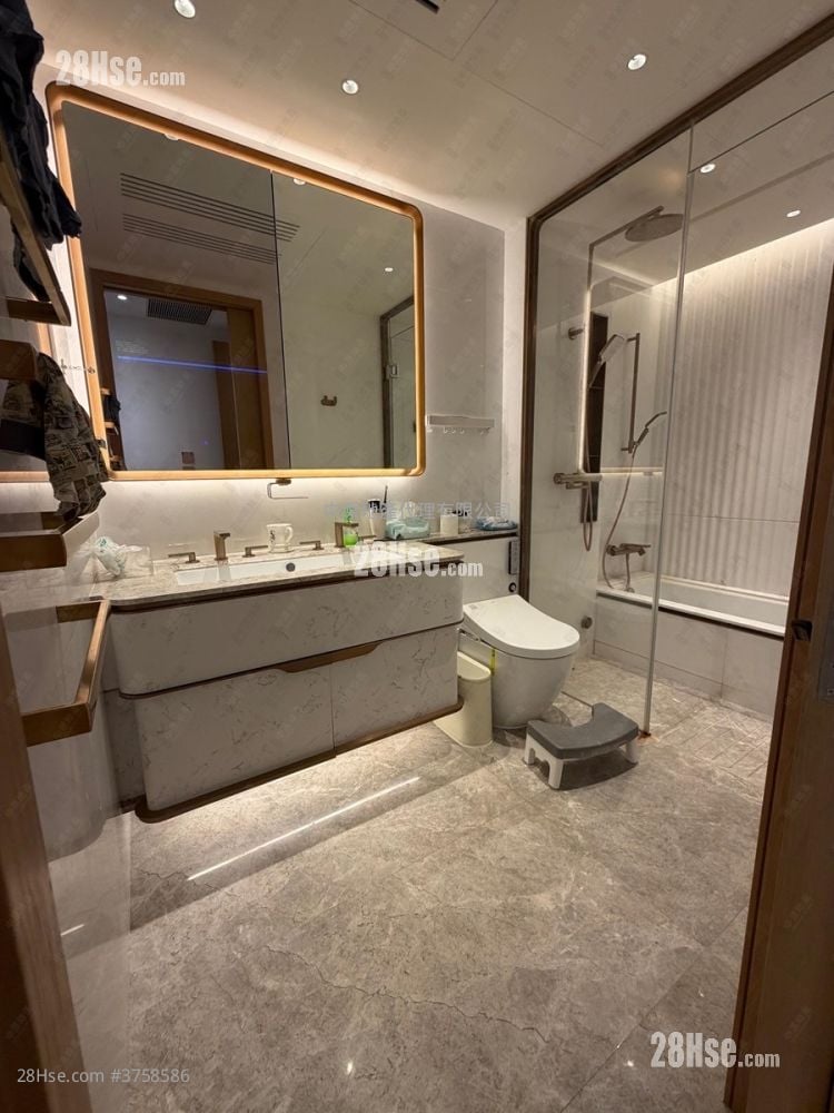 128 Waterloo Sell 4 Bedrooms 1,258 ft²