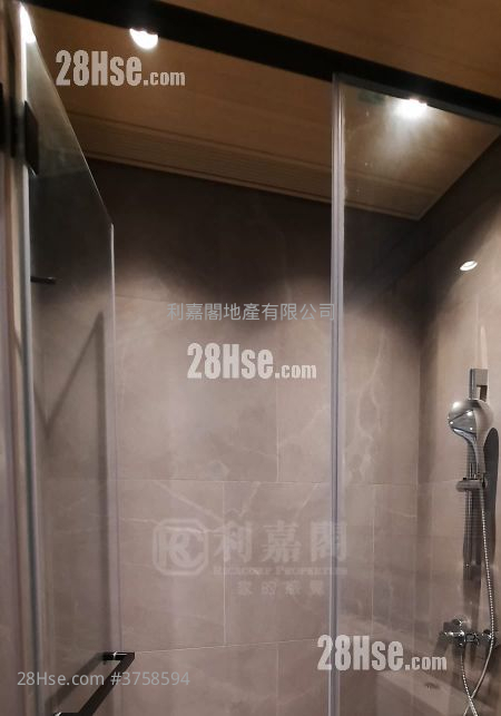 Seasons Place 售盘 1 房 , 1 浴室 323 平方尺