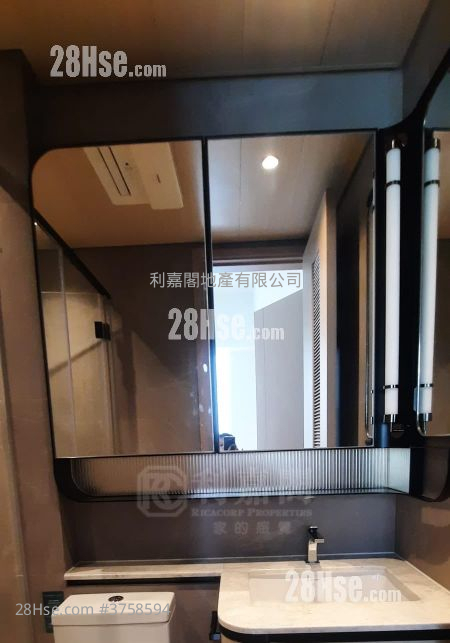 Seasons Place 售盘 1 房 , 1 浴室 323 平方尺