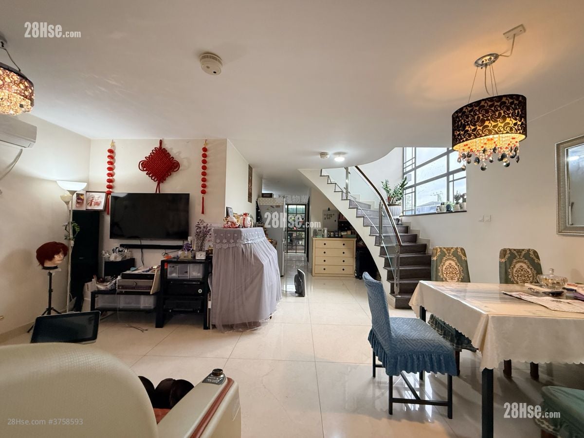 Village Sell 4 Bedrooms , 3 Bathrooms 1,400 ft²