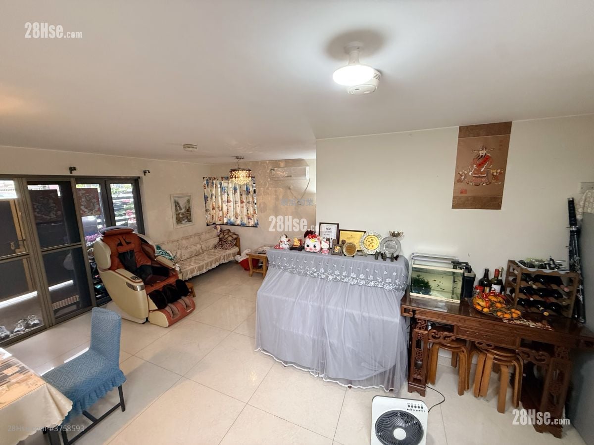 Village Sell 4 Bedrooms , 3 Bathrooms 1,400 ft²