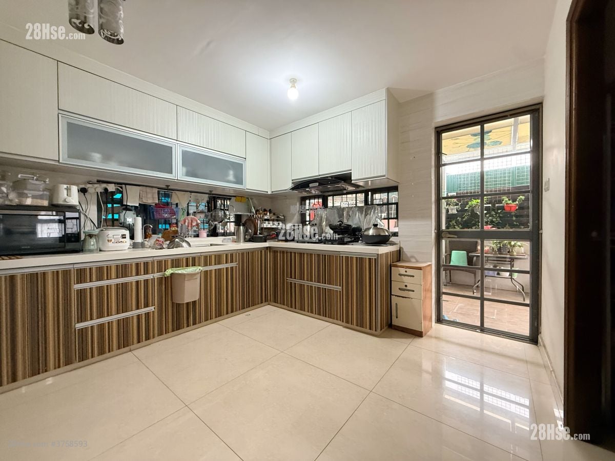 Village Sell 4 Bedrooms , 3 Bathrooms 1,400 ft²