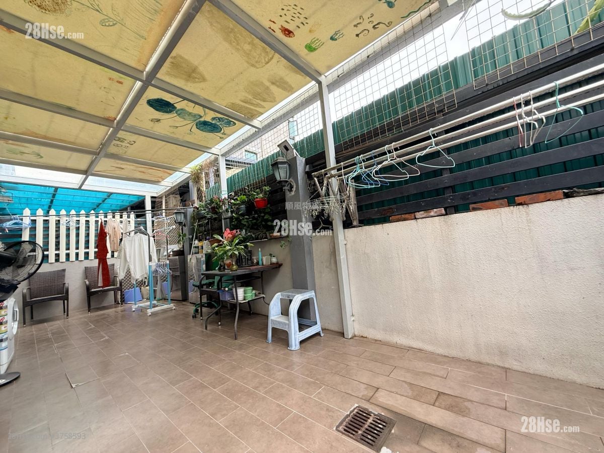 Village Sell 4 Bedrooms , 3 Bathrooms 1,400 ft²