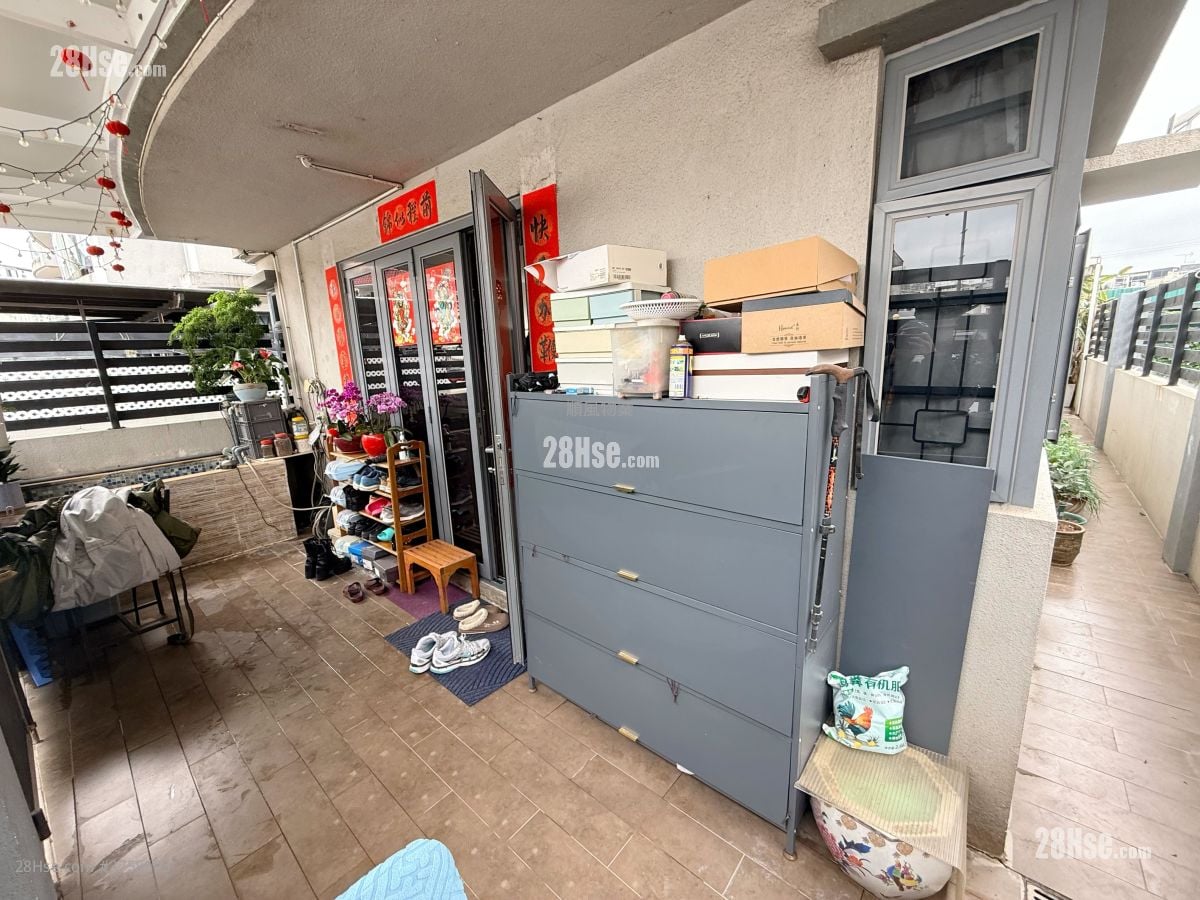 Village Sell 4 Bedrooms , 3 Bathrooms 1,400 ft²