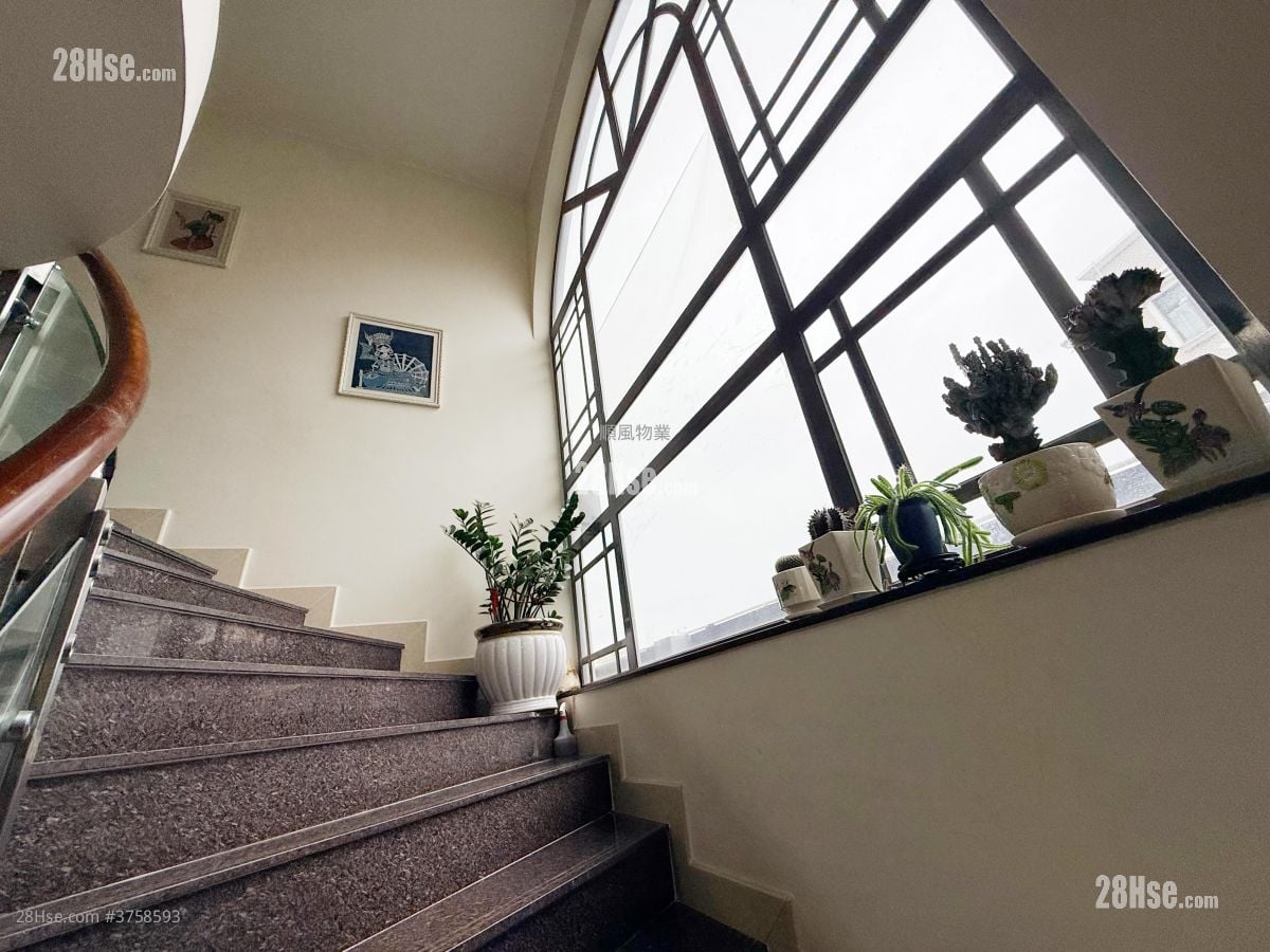 Village Sell 4 Bedrooms , 3 Bathrooms 1,400 ft²