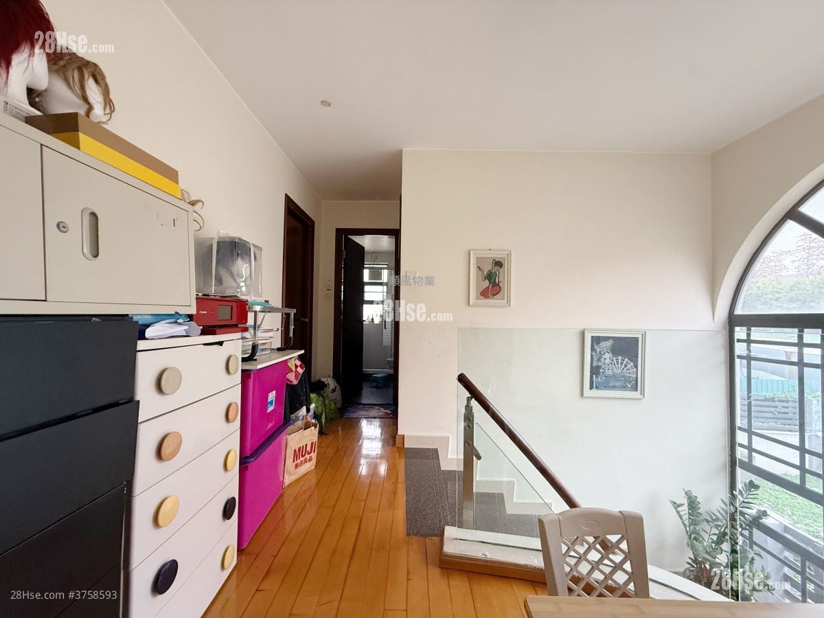 Village Sell 4 Bedrooms , 3 Bathrooms 1,400 ft²