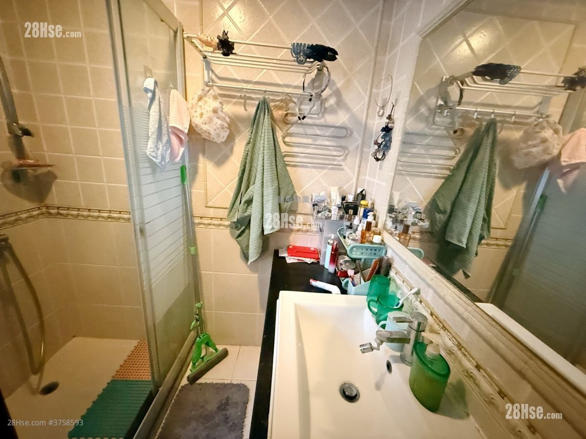 Village Sell 4 Bedrooms , 3 Bathrooms 1,400 ft²