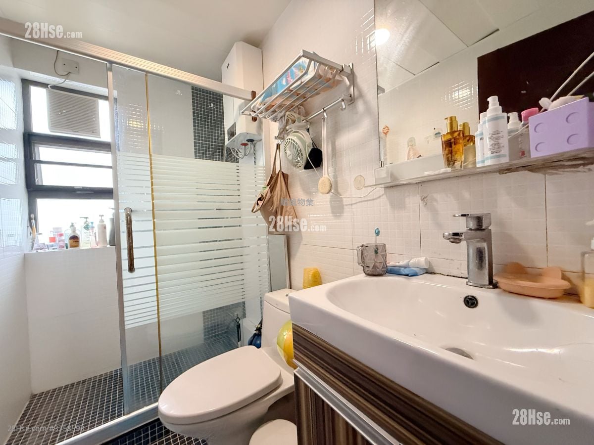 Village Sell 4 Bedrooms , 3 Bathrooms 1,400 ft²